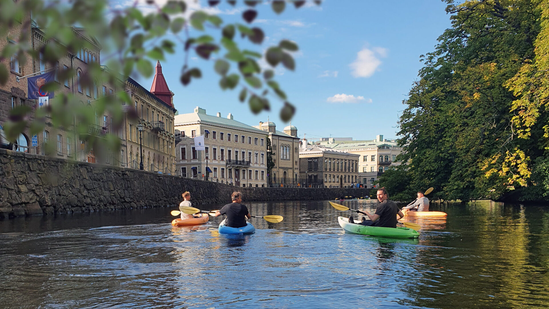 Vallgraven med kajaker från Kajakbryggan